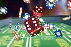Antarmuka aplikasi mobile 4dprize menampilkan menu utama dan pilihan live-dealer tables
